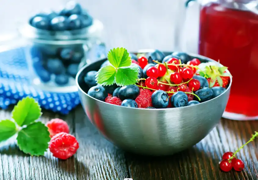 Berries Nature’s Low-Calorie Sweet Treat